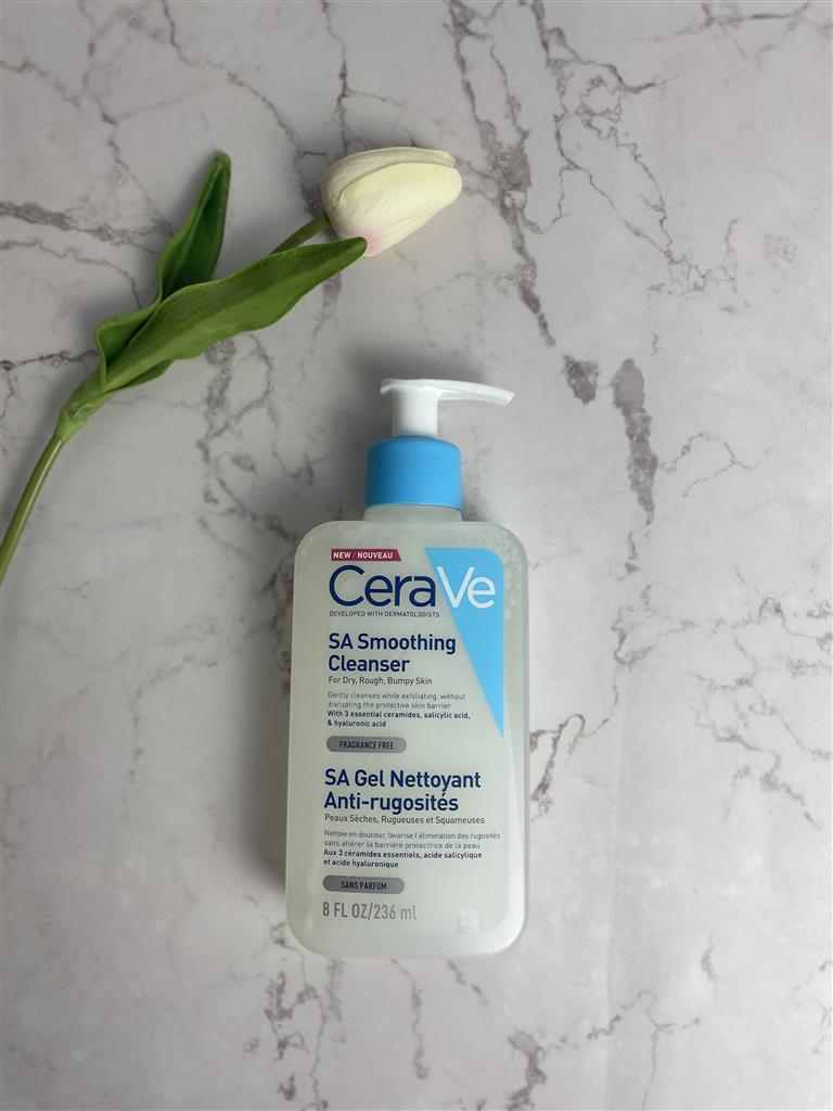 Sữa rửa mặt cho da mụn nhạy cảm CeraVe SA Smoothing Cleanser